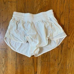 Lululemon Hotty Hot Short *2.5”